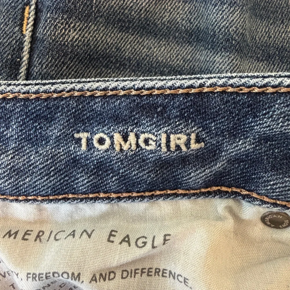 American Eagle Outfitters Tom Girl Women's Ripped Denim Jeans Size 6 Long